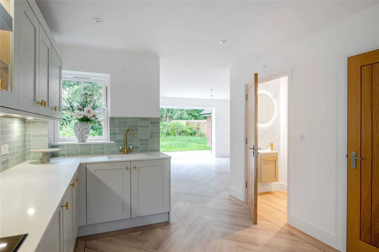 Nursery Grove, Pennington, Lymington, Hampshire, SO41, photo 8
