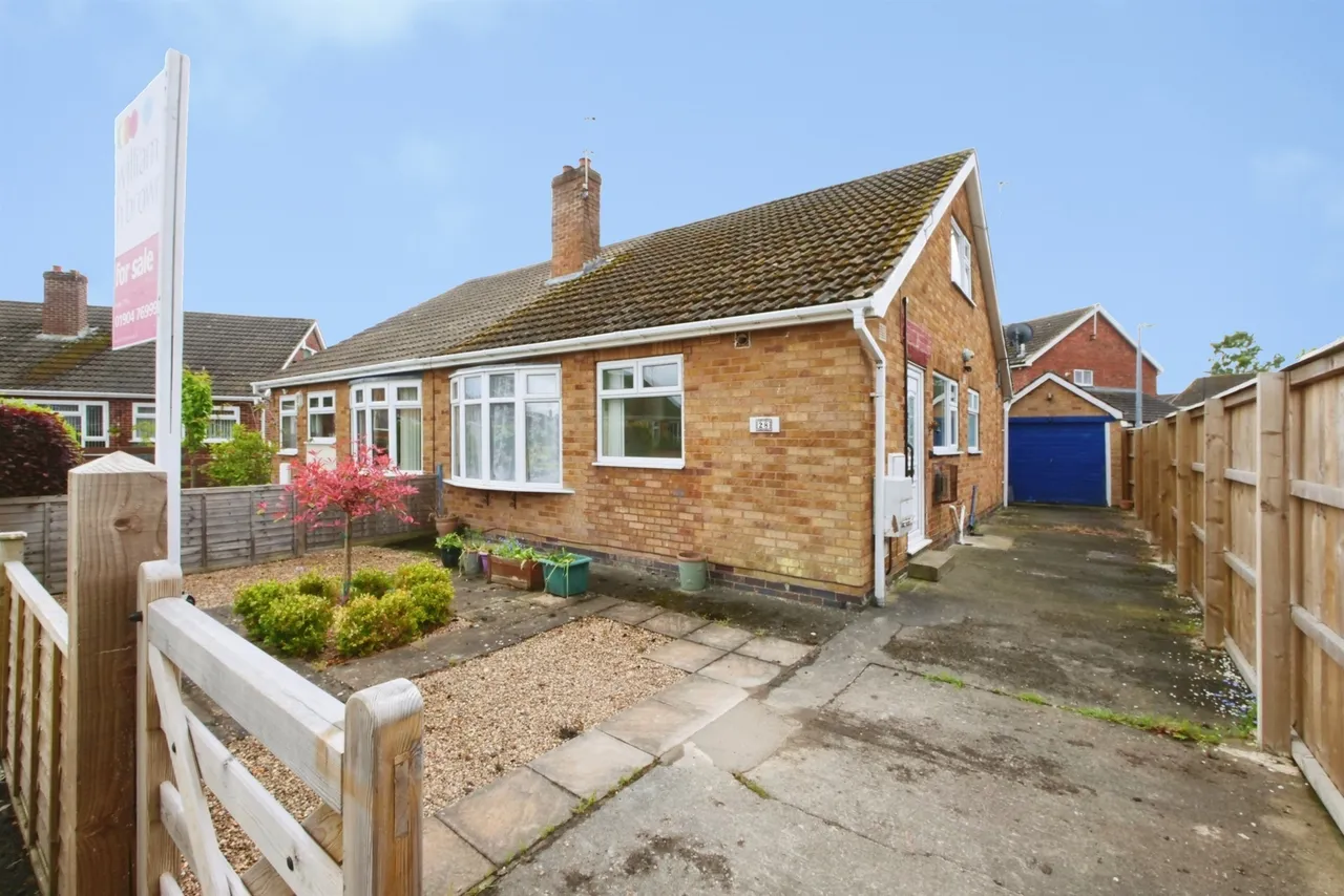 3 bed house for sale — Abelton Grove, Haxby, York