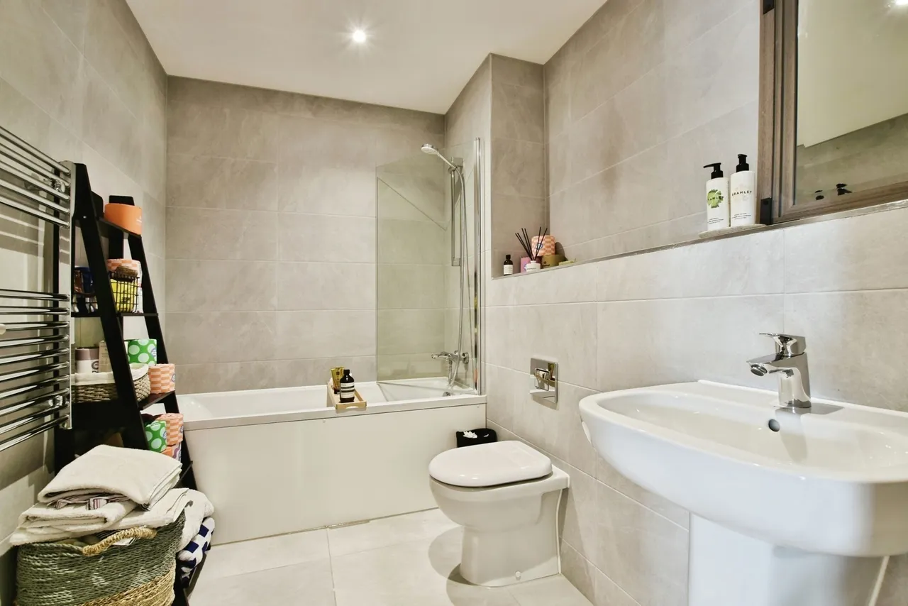 Wharf Road, Altrincham, WA14, photo 18