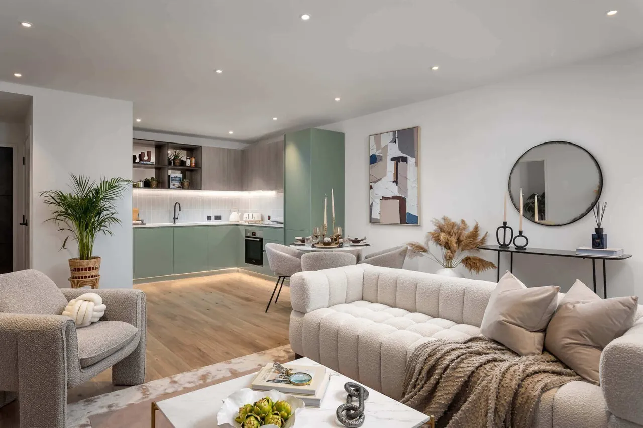 2 bed house for sale, Brent Road, London, UB2