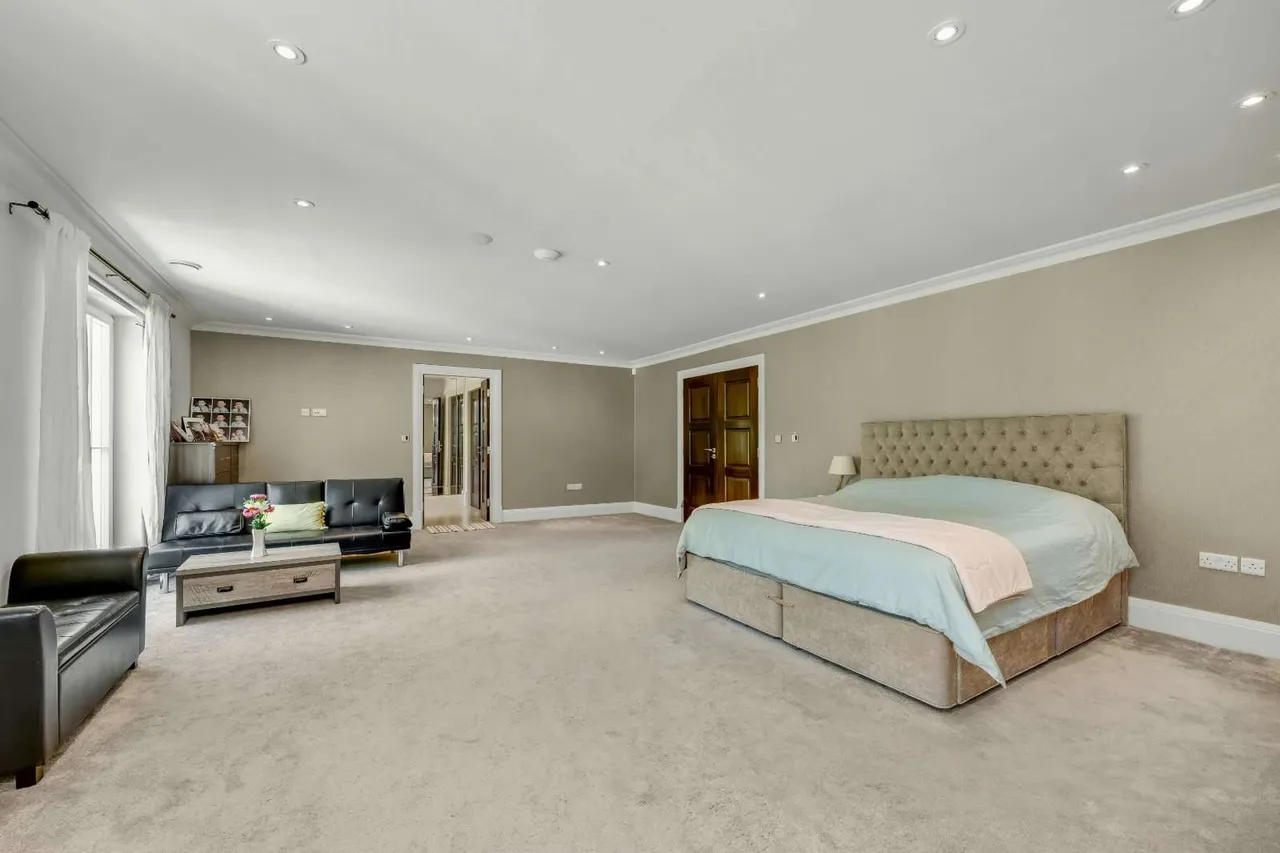 West End Lane, Esher, Surrey, KT10 8LF, photo 9