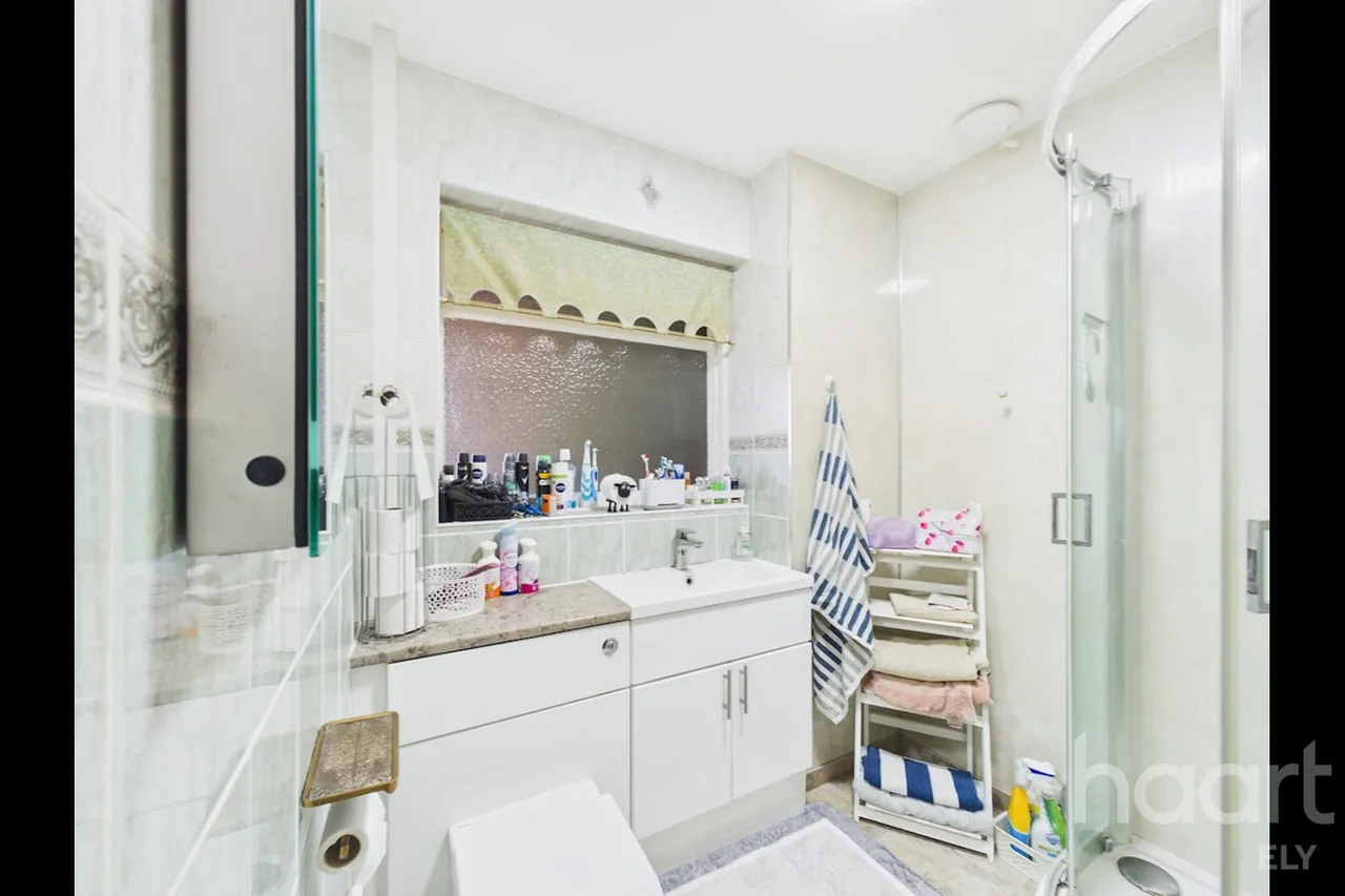 Linden Close, Haddenham, CB6, photo 8