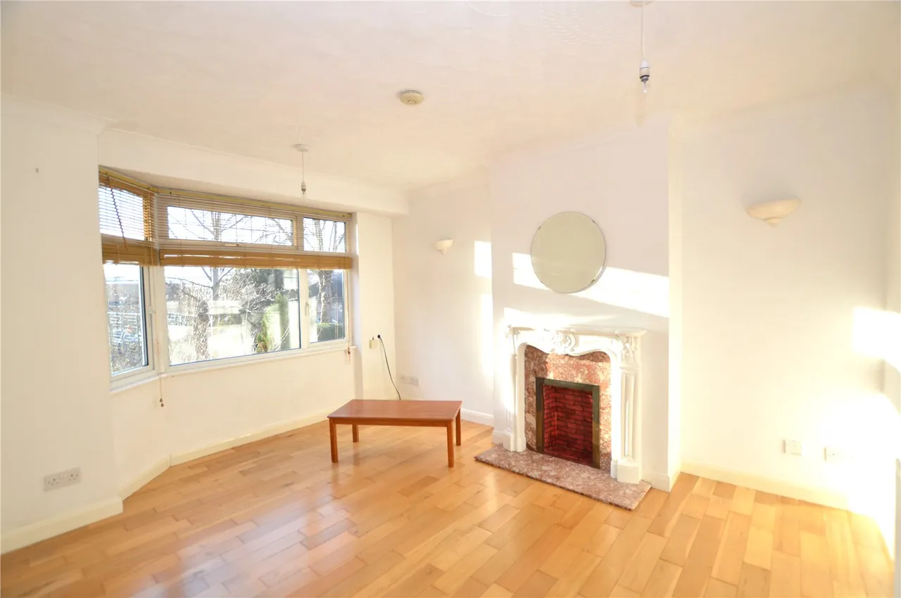2 bed flat to rent, Birchanger Road, London, SE25