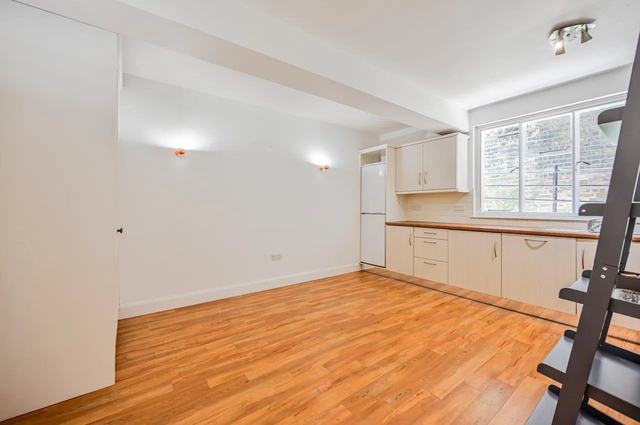 1 Derwent Court, 54 Cecile Park, London, photo 2