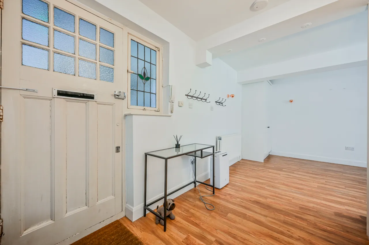 1 Derwent Court, 54 Cecile Park, London, photo 7