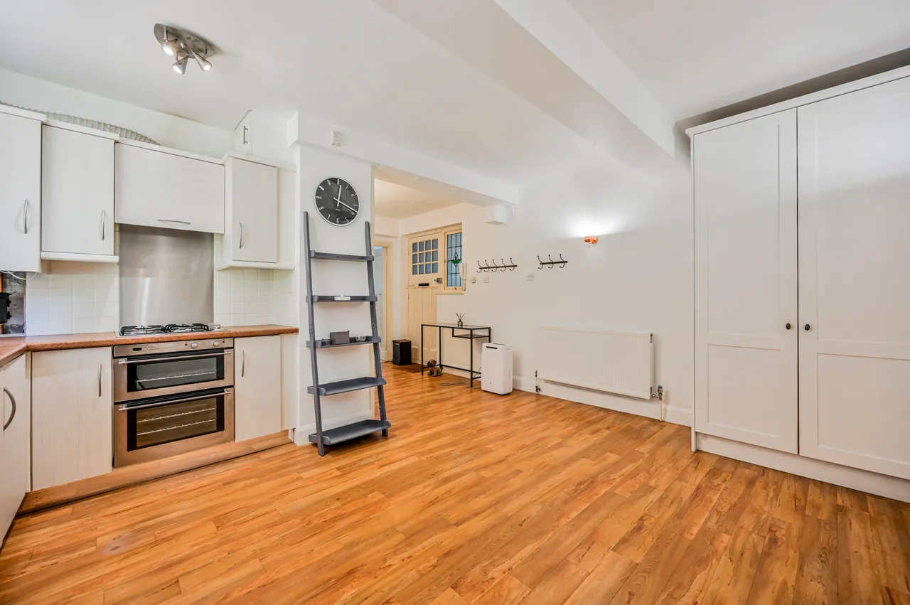 1 Derwent Court, 54 Cecile Park, London, photo 5