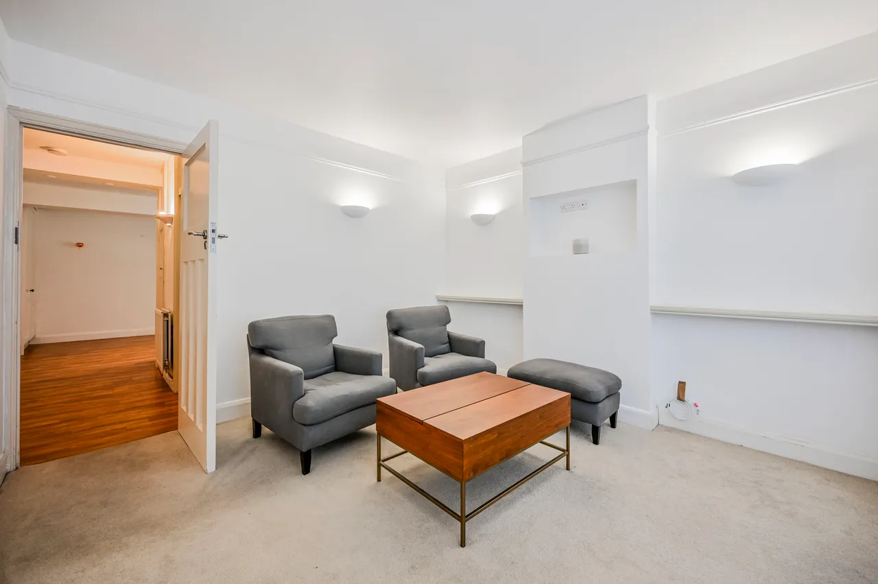 1 Derwent Court, 54 Cecile Park, London, photo 4
