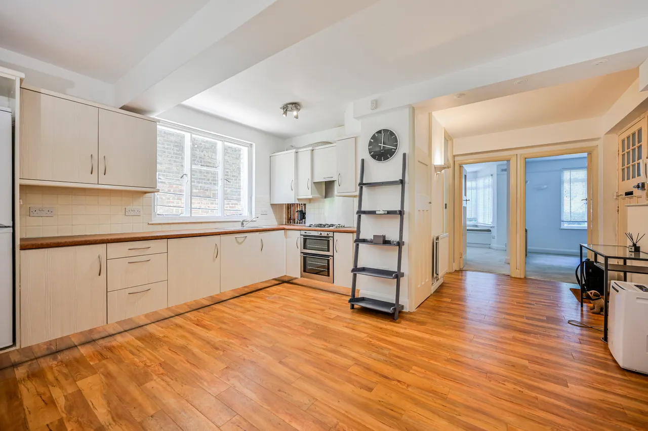 1 Derwent Court, 54 Cecile Park, London, photo 11