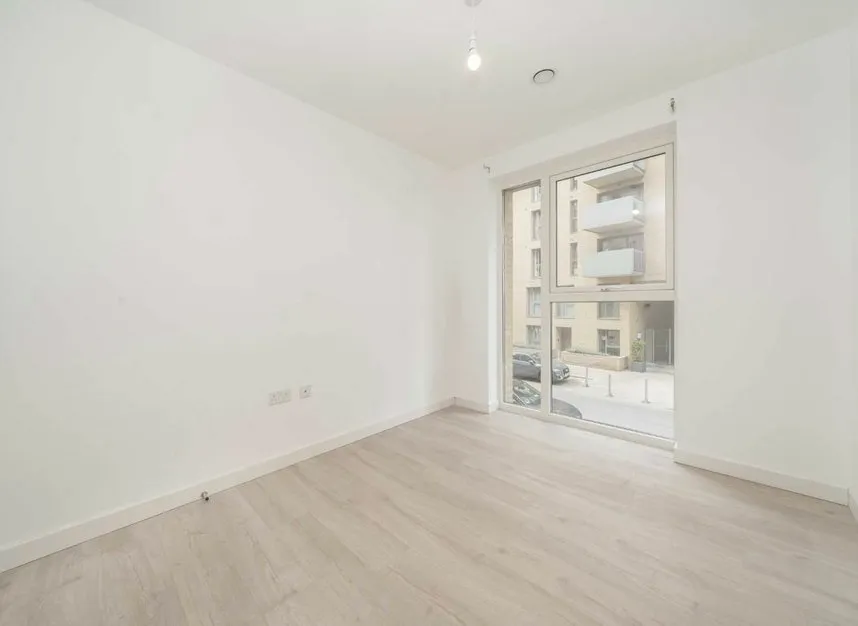 Moorhen Drive, West Hendon, NW9, photo 5