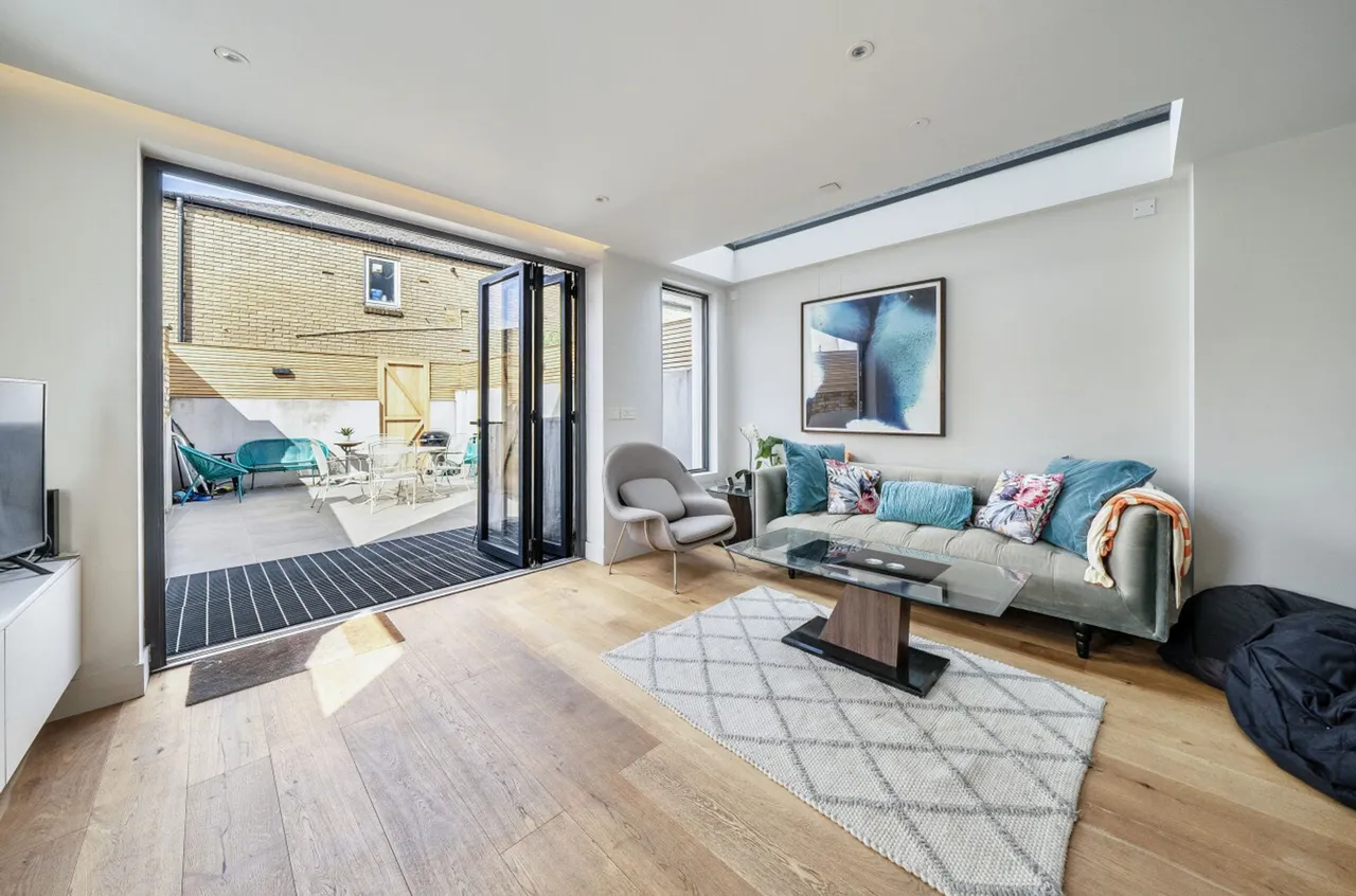 4 bed house for sale — North Street, London, London, SW4 0HQ