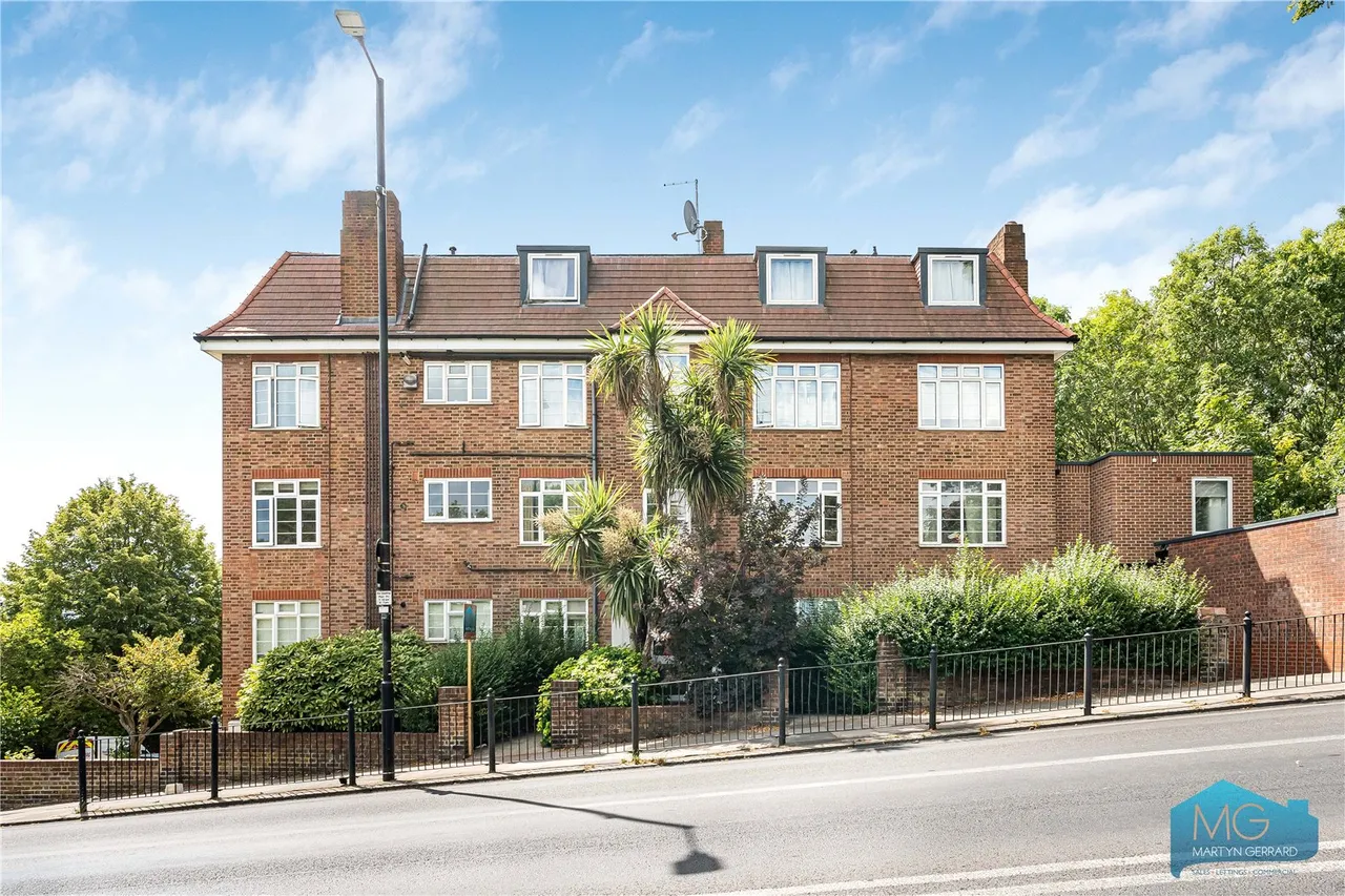 2 bed flat for sale, Risborough Close, Muswell Hill, N10