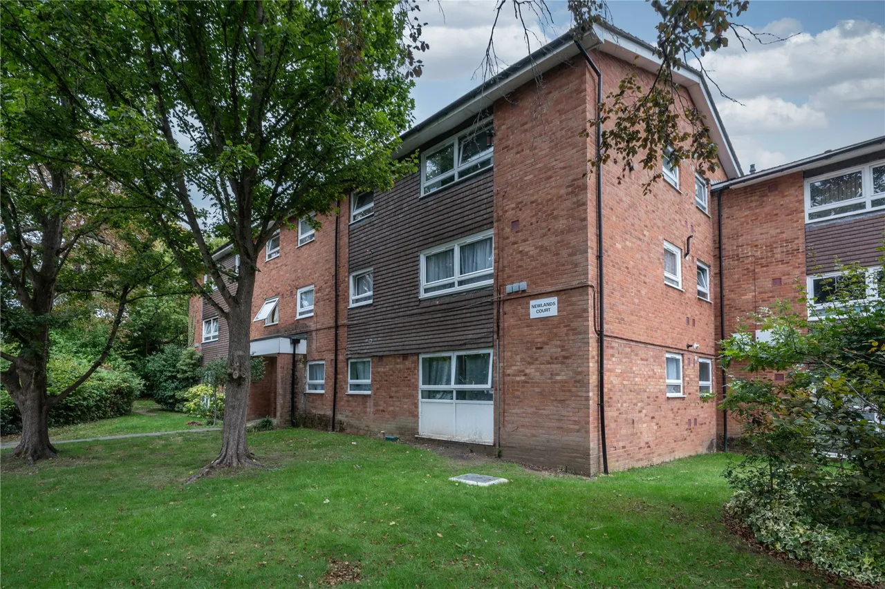 2 bed flat for sale, Addlestone Park, Addlestone, KT15