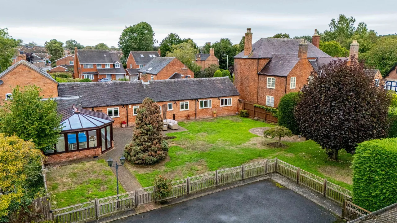 Swarbourn Mews, Yoxall, DE13, photo 27