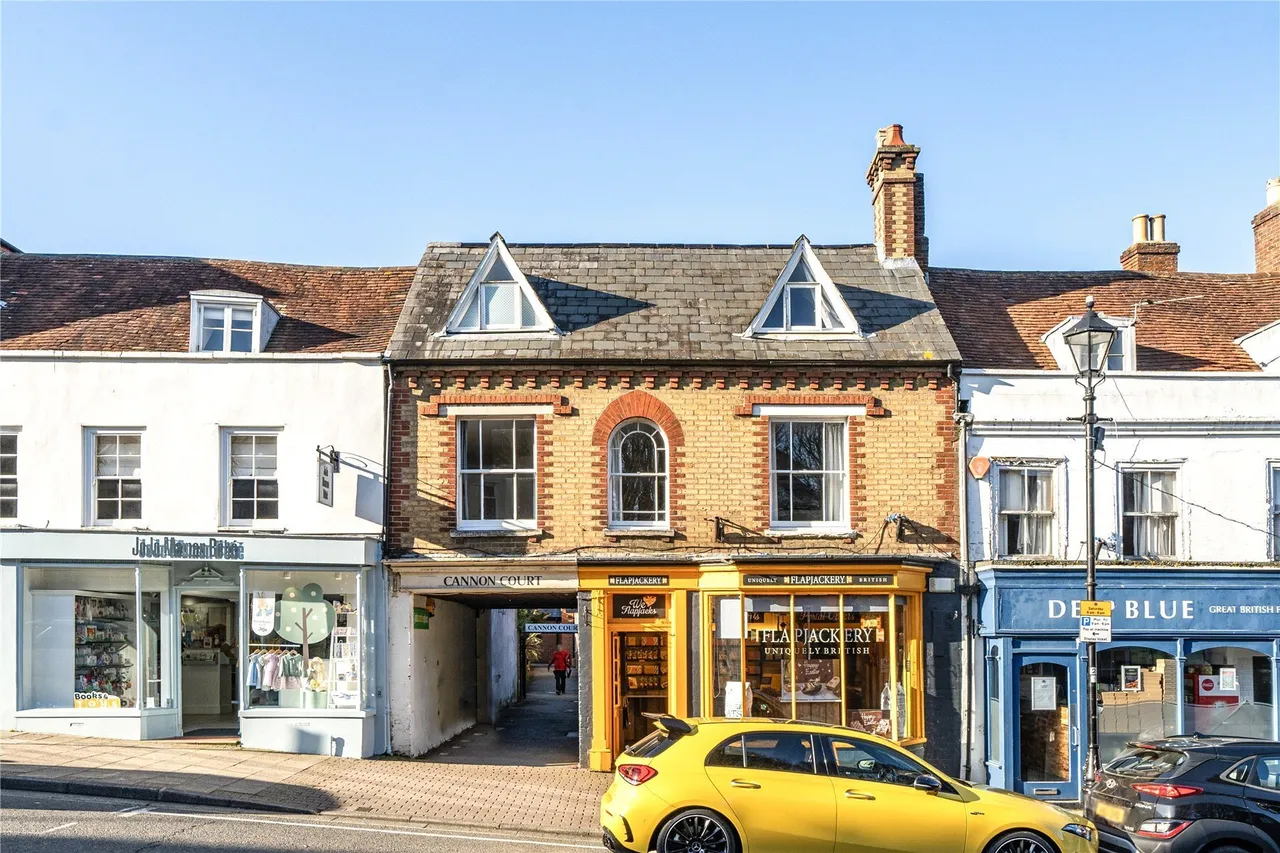2 bed flat for sale — High Street, Lymington, Hampshire, SO41