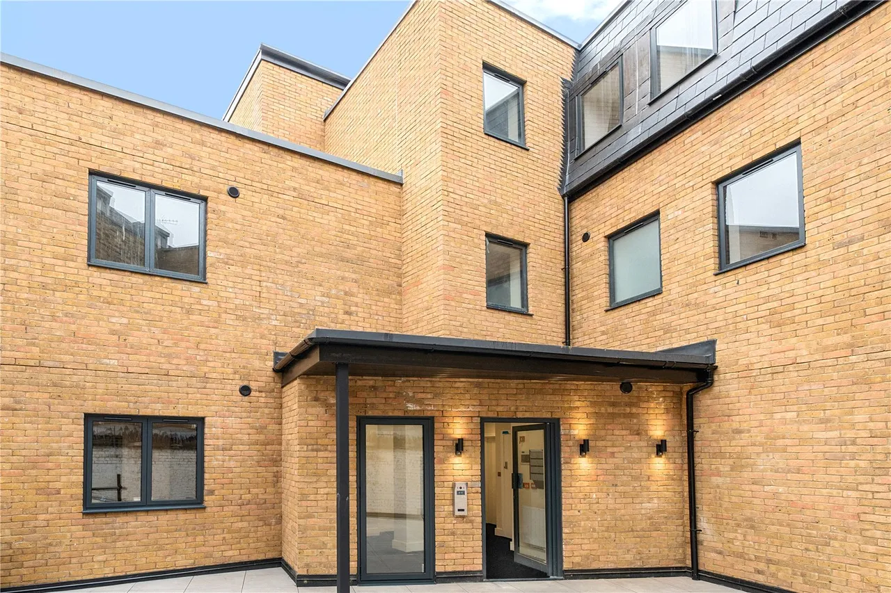 2 bed flat for sale, Stamford Road, London, N1