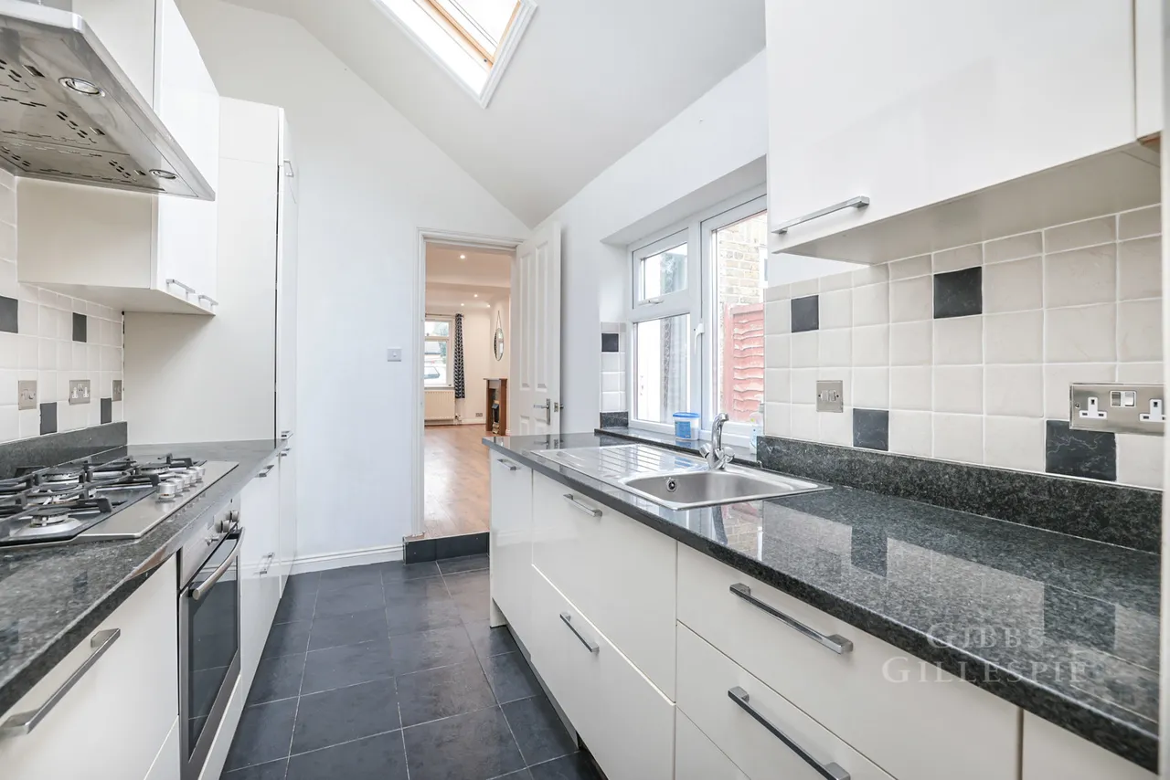 Park Road East, Uxbridge Fees Apply, UB10, photo 11
