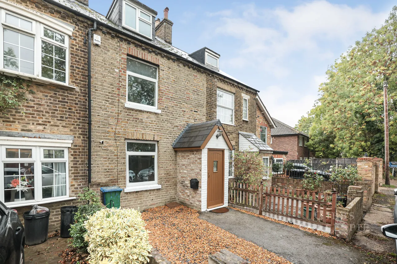Park Road East, Uxbridge Fees Apply, UB10, photo 3