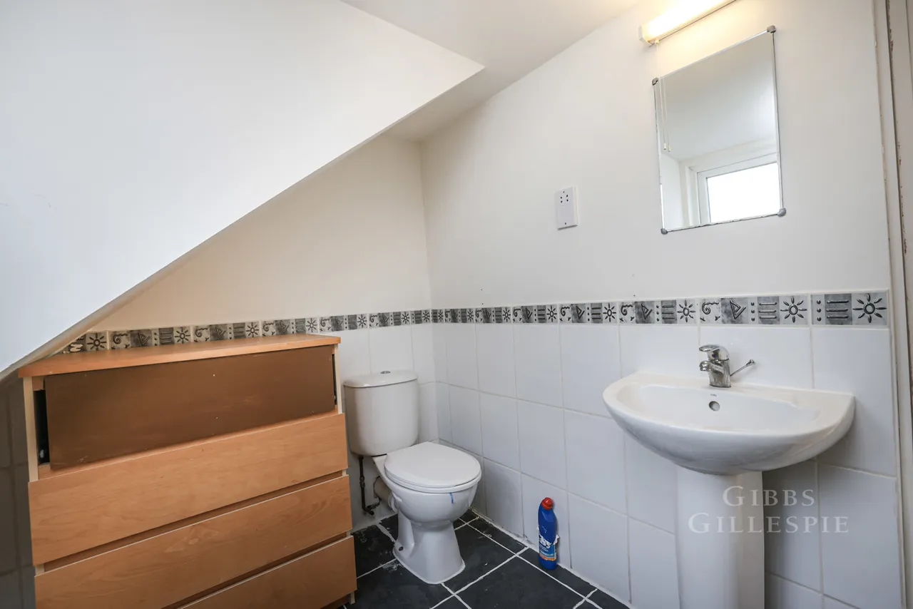 Park Road East, Uxbridge Fees Apply, UB10, photo 23