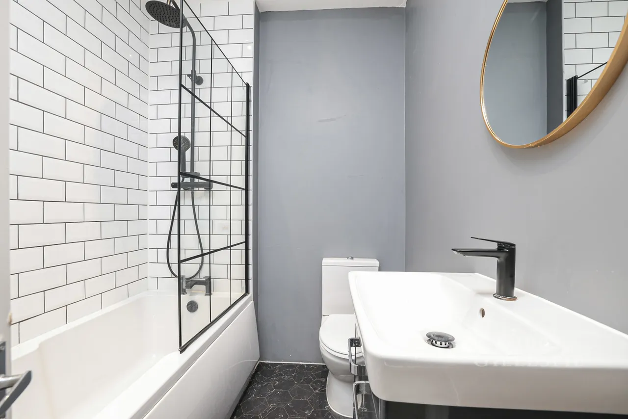 Park Road East, Uxbridge Fees Apply, UB10, photo 24