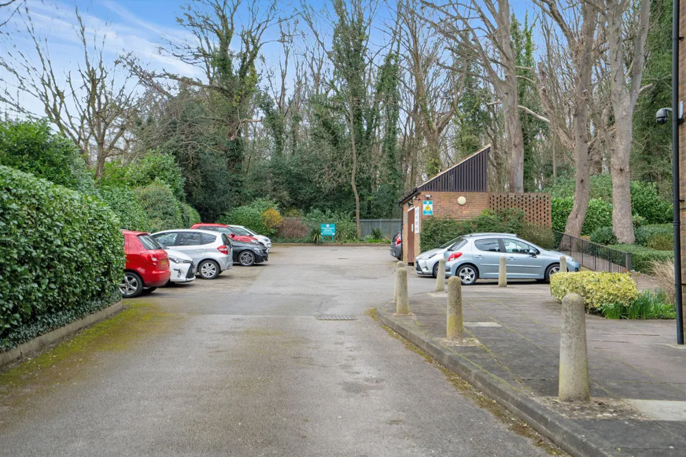 Uxbridge Road, Pinner, HA5, photo 17