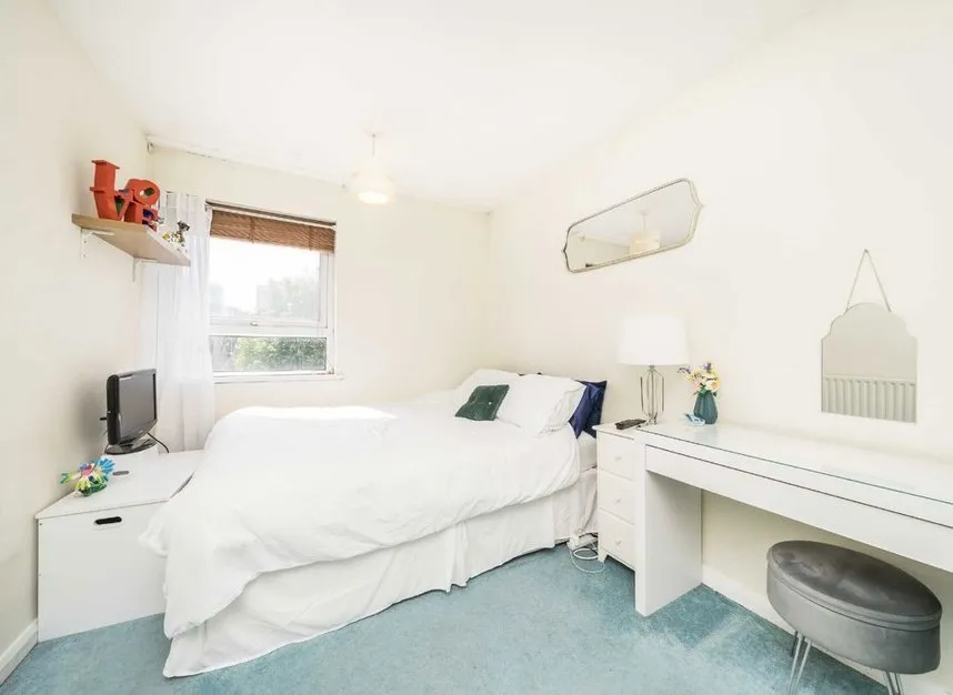 Gough Walk, Canary Wharf, E14, photo 4