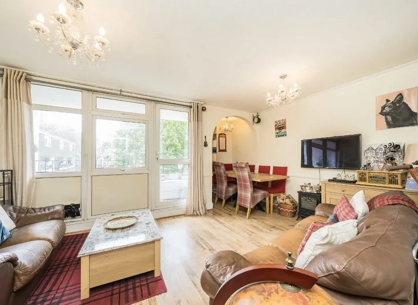Gough Walk, Canary Wharf, E14, photo 2