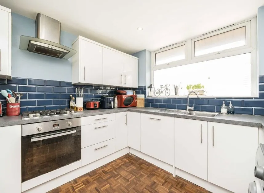 Gough Walk, Canary Wharf, E14, photo 3