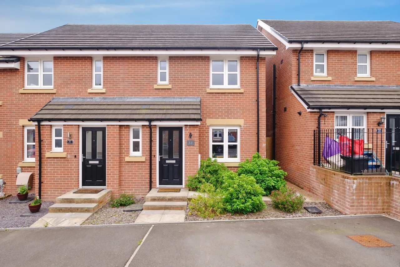 3 bed house for sale — Bretherton Way, Abergavenny