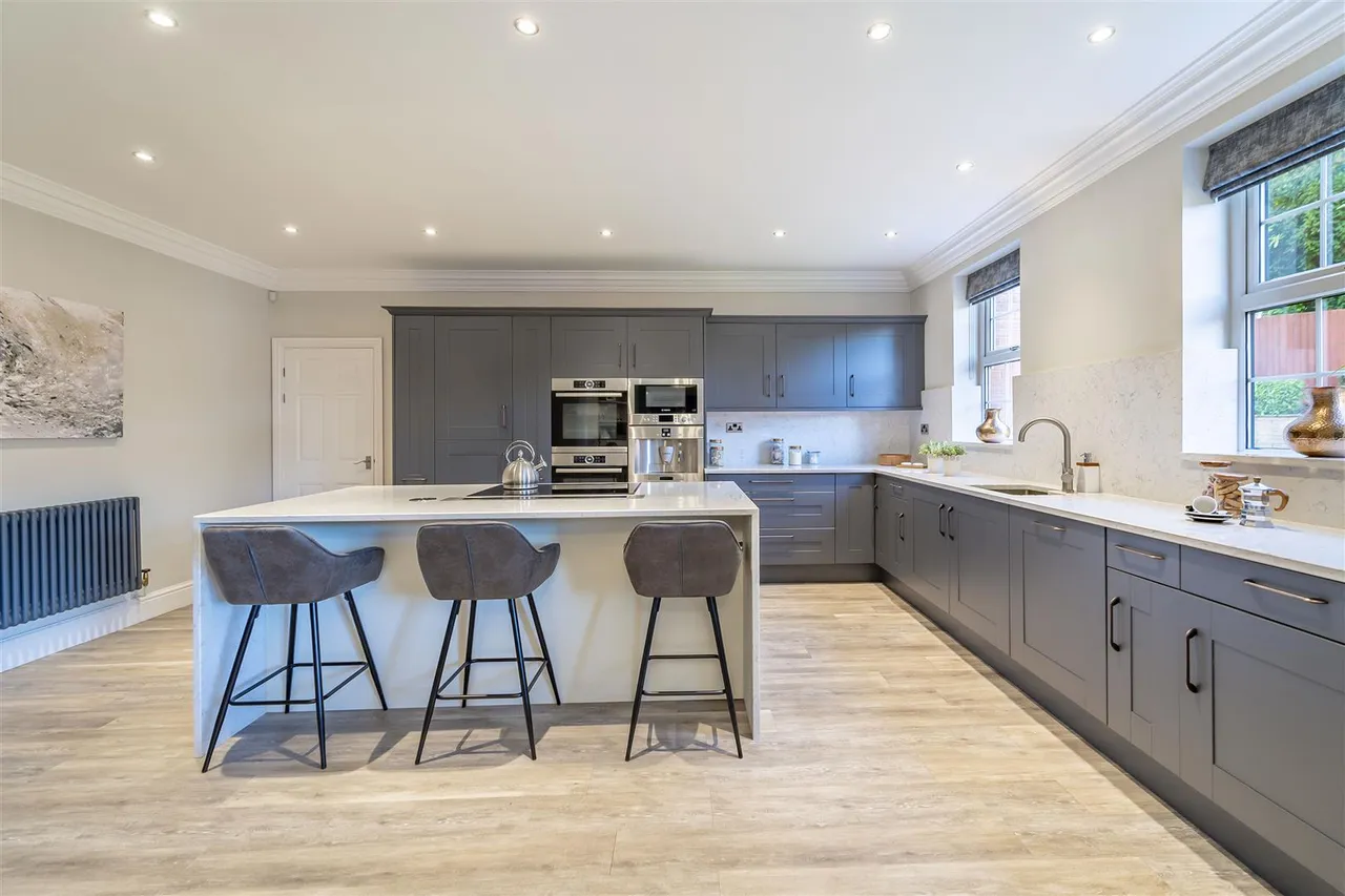 Grangelea Gardens, Bramcote, NG9, photo 3