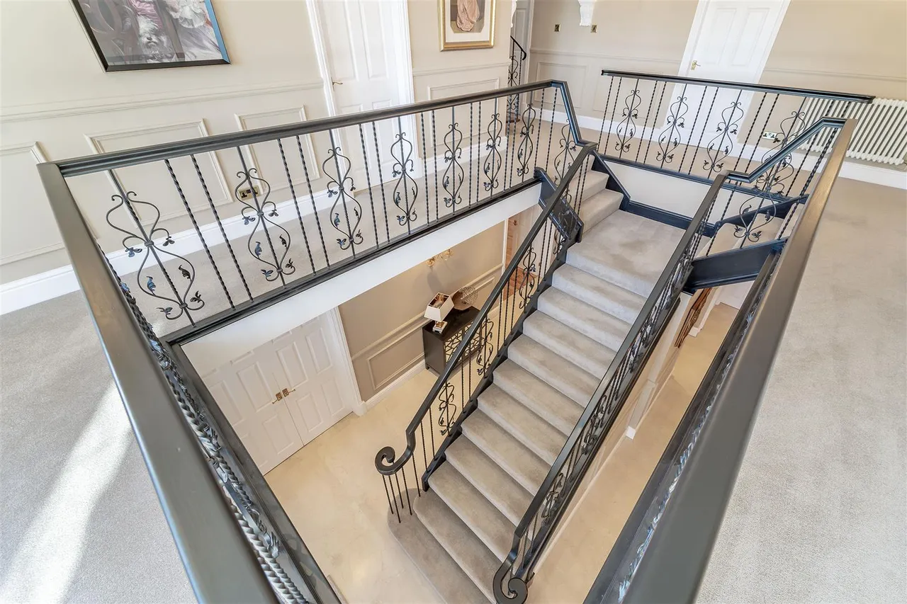 Grangelea Gardens, Bramcote, NG9, photo 9