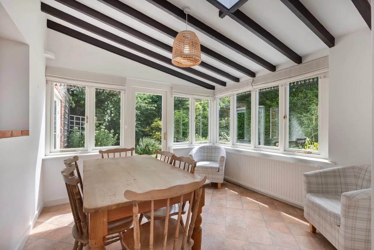Characterful Barn Conversion in Gresham, photo 4