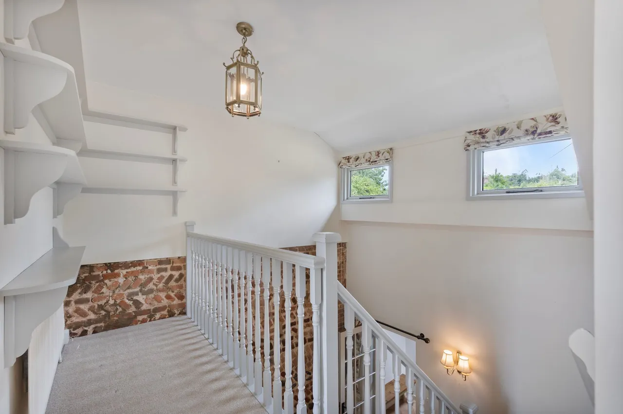 Characterful Barn Conversion in Gresham, photo 9