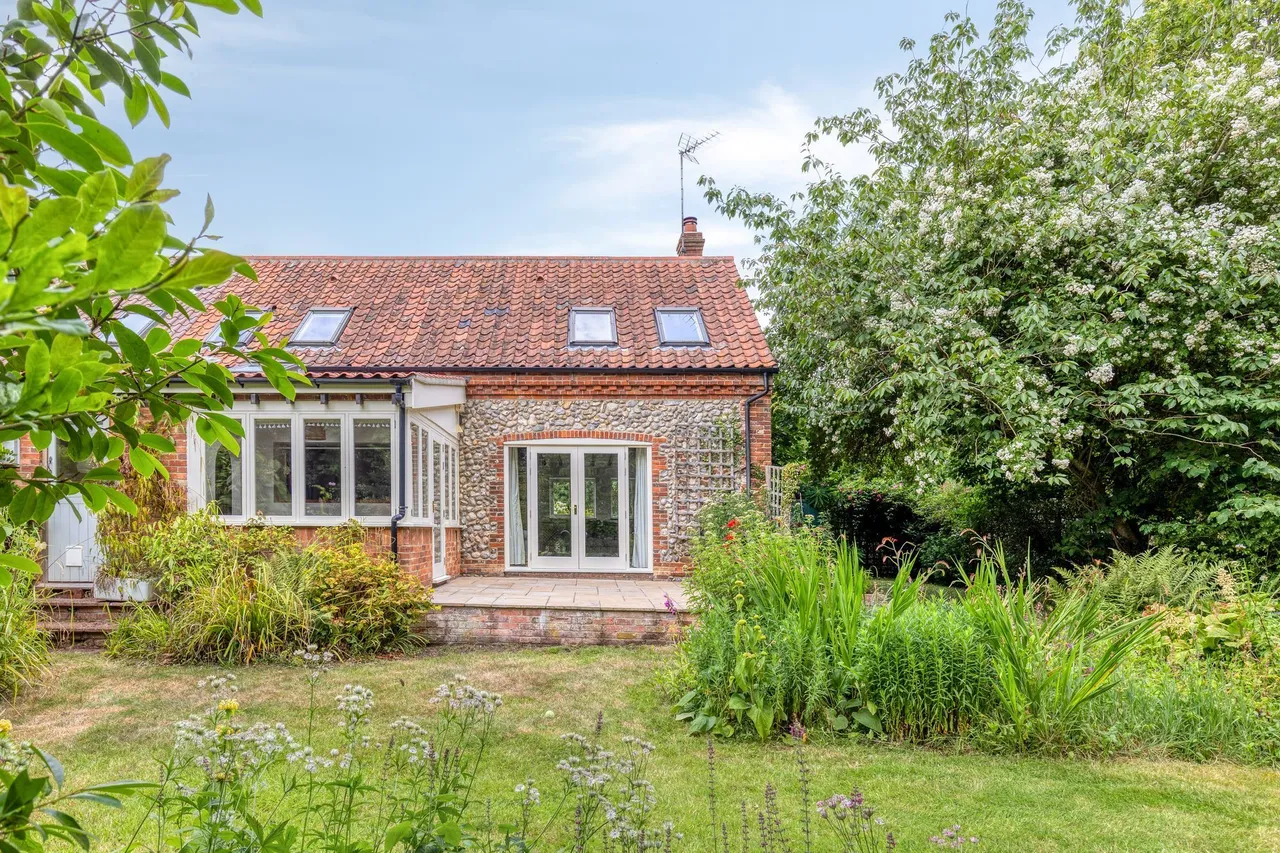 Characterful Barn Conversion in Gresham, photo 5