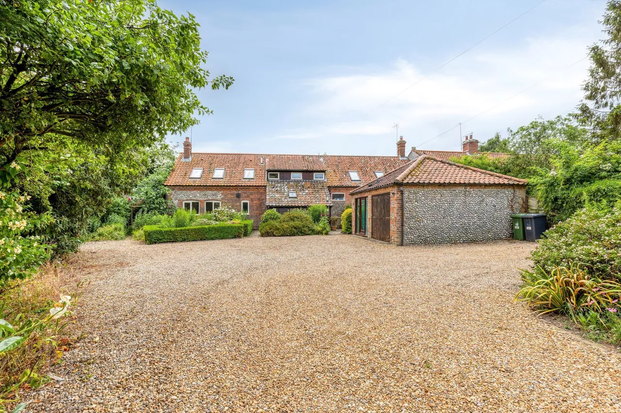 Characterful Barn Conversion in Gresham, photo 16
