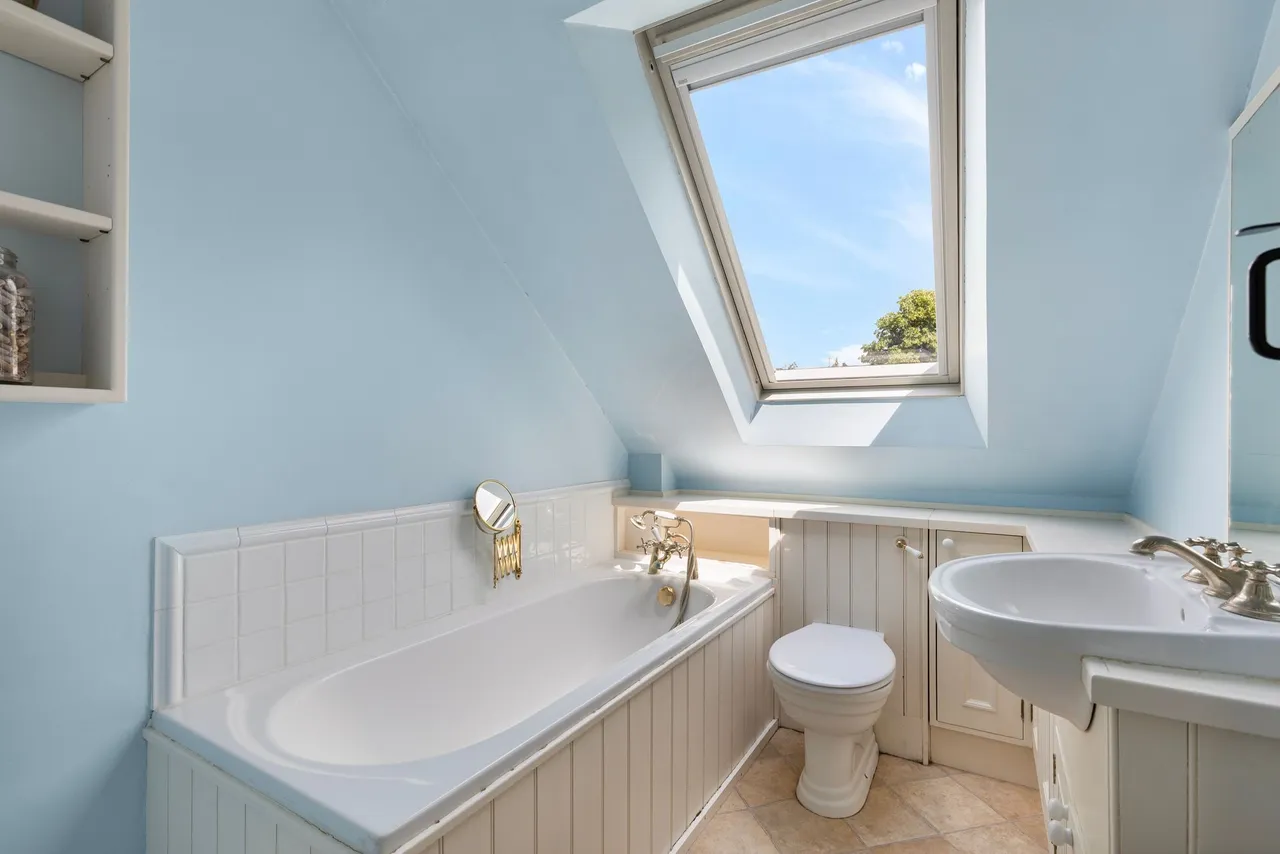 Characterful Barn Conversion in Gresham, photo 12