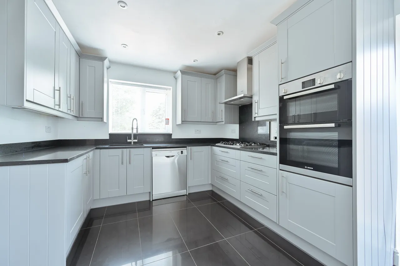 213 Merry Hill Road, Bushey, photo 7