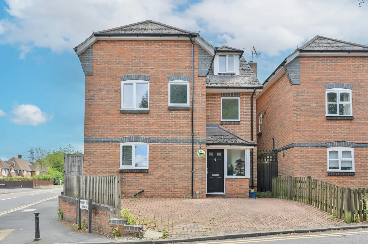 4 bed house for sale — 213 Merry Hill Road, Bushey