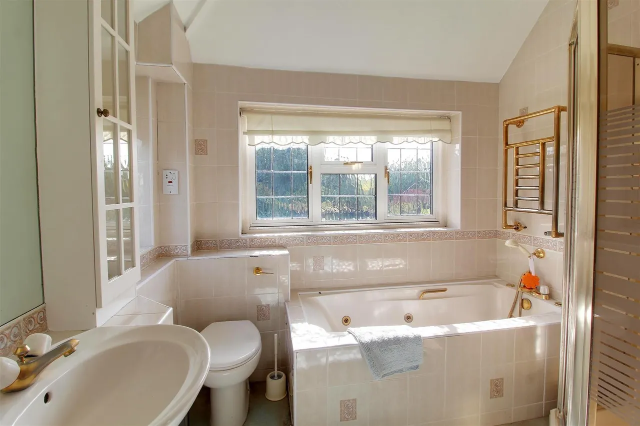 Mymms Drive, Brookmans Park, AL9, photo 34