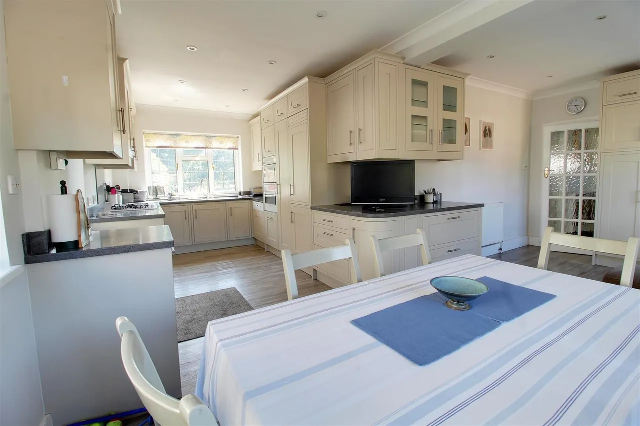 Mymms Drive, Brookmans Park AL9 7AF, photo 8