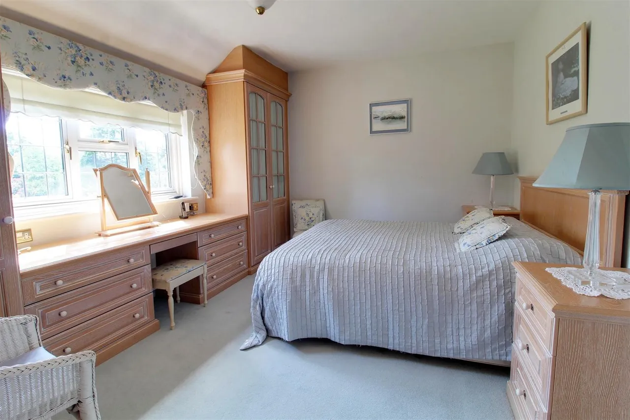 Mymms Drive, Brookmans Park AL9 7AF, photo 30