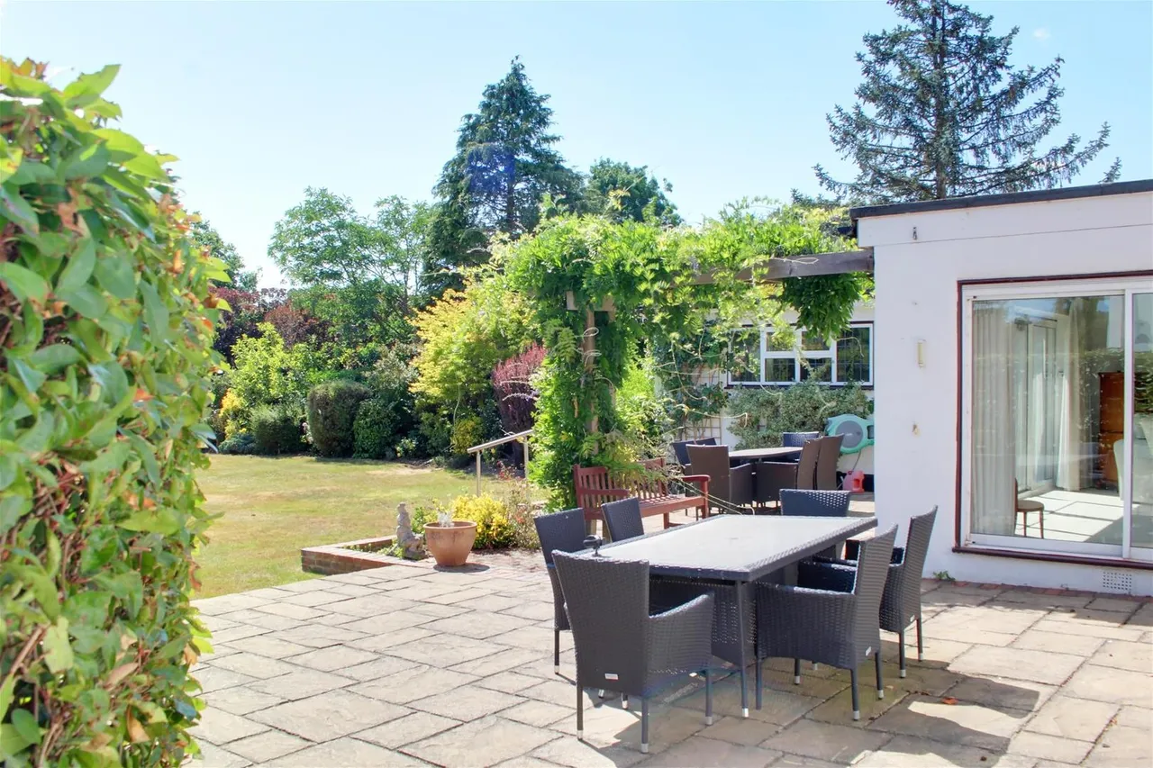 Mymms Drive, Brookmans Park AL9 7AF, photo 12