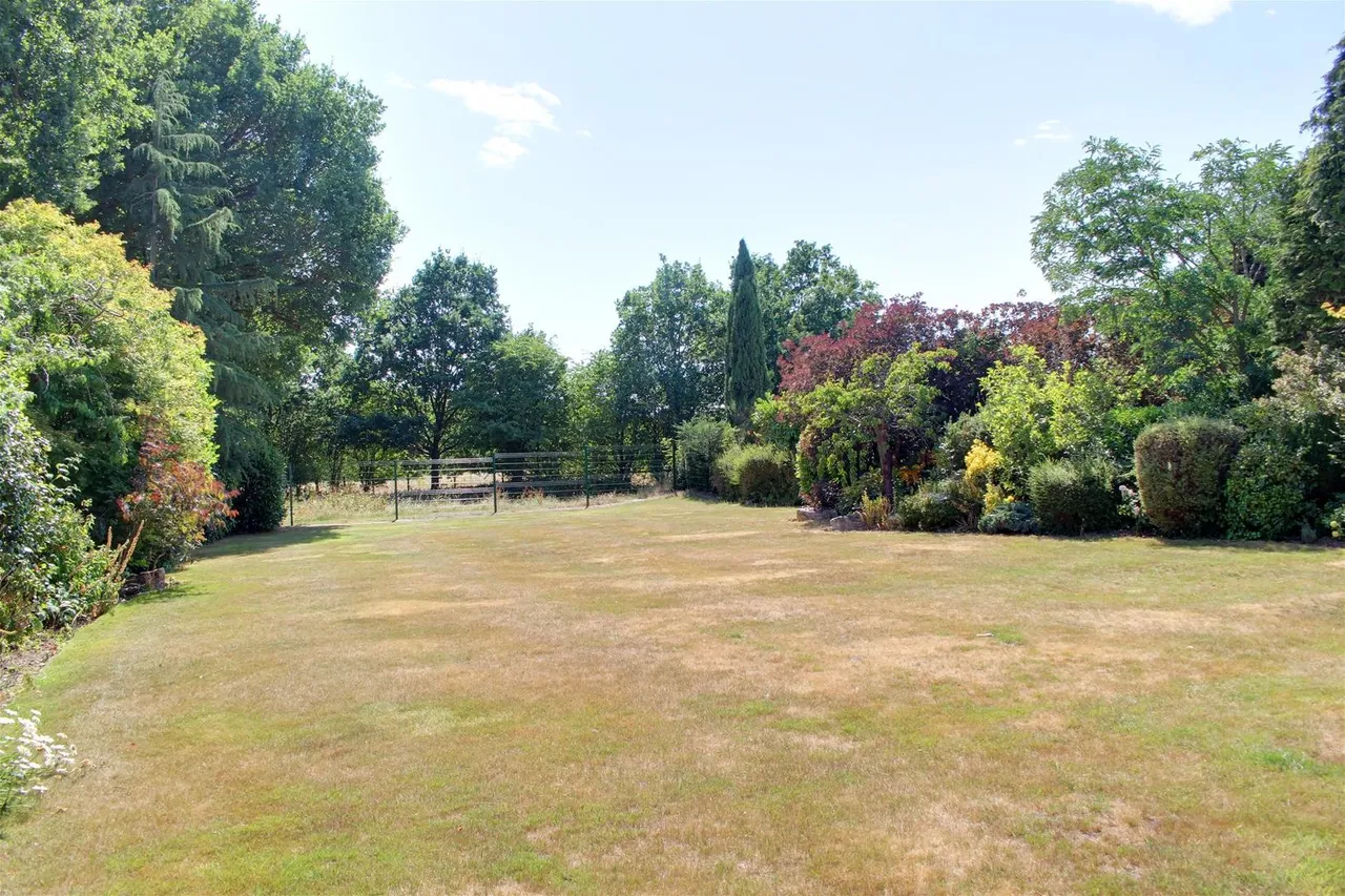 Mymms Drive, Brookmans Park AL9 7AF, photo 15