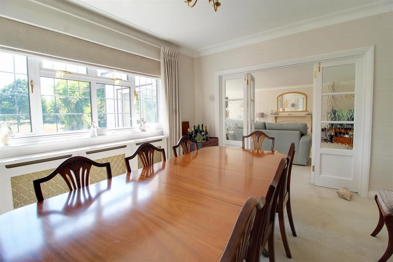 Mymms Drive, Brookmans Park AL9 7AF, photo 17