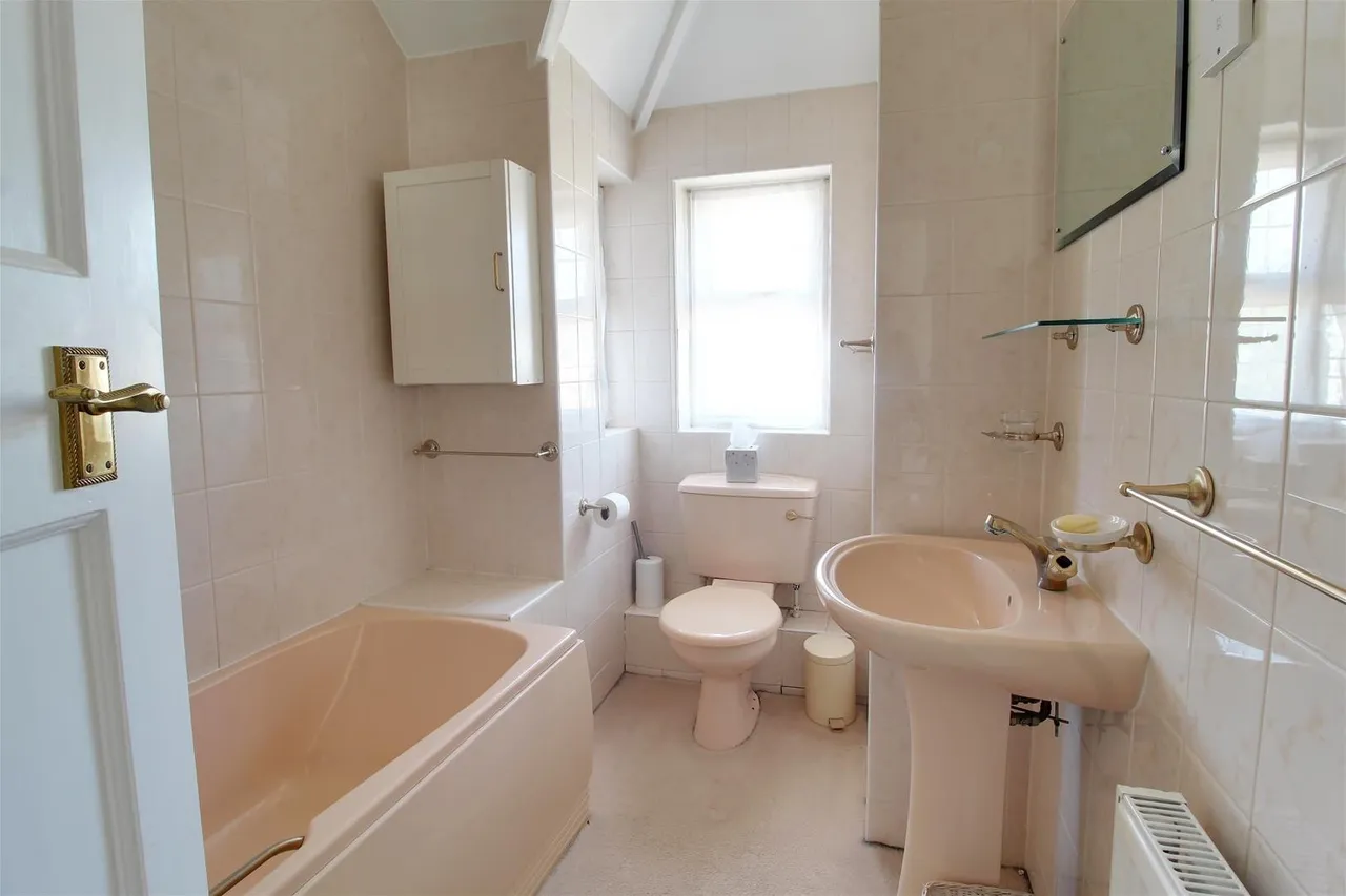 Mymms Drive, Brookmans Park AL9 7AF, photo 27