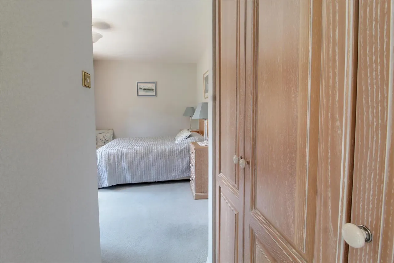Mymms Drive, Brookmans Park AL9 7AF, photo 32