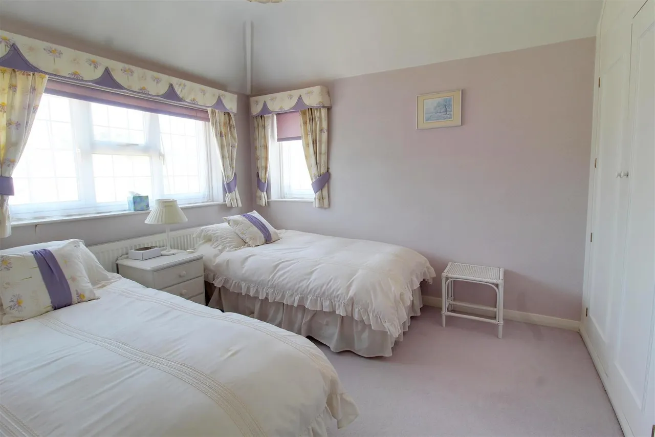 Mymms Drive, Brookmans Park AL9 7AF, photo 29