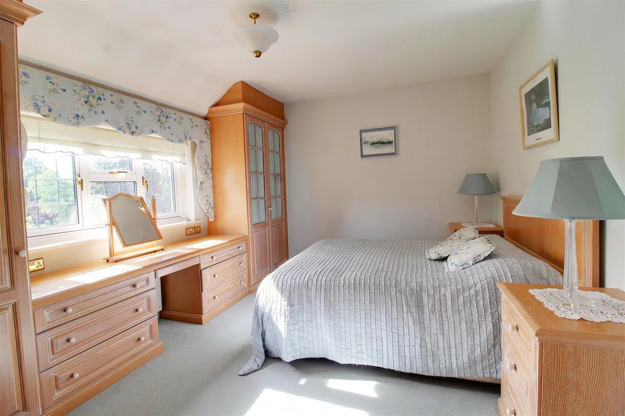 Mymms Drive, Brookmans Park, AL9, photo 33