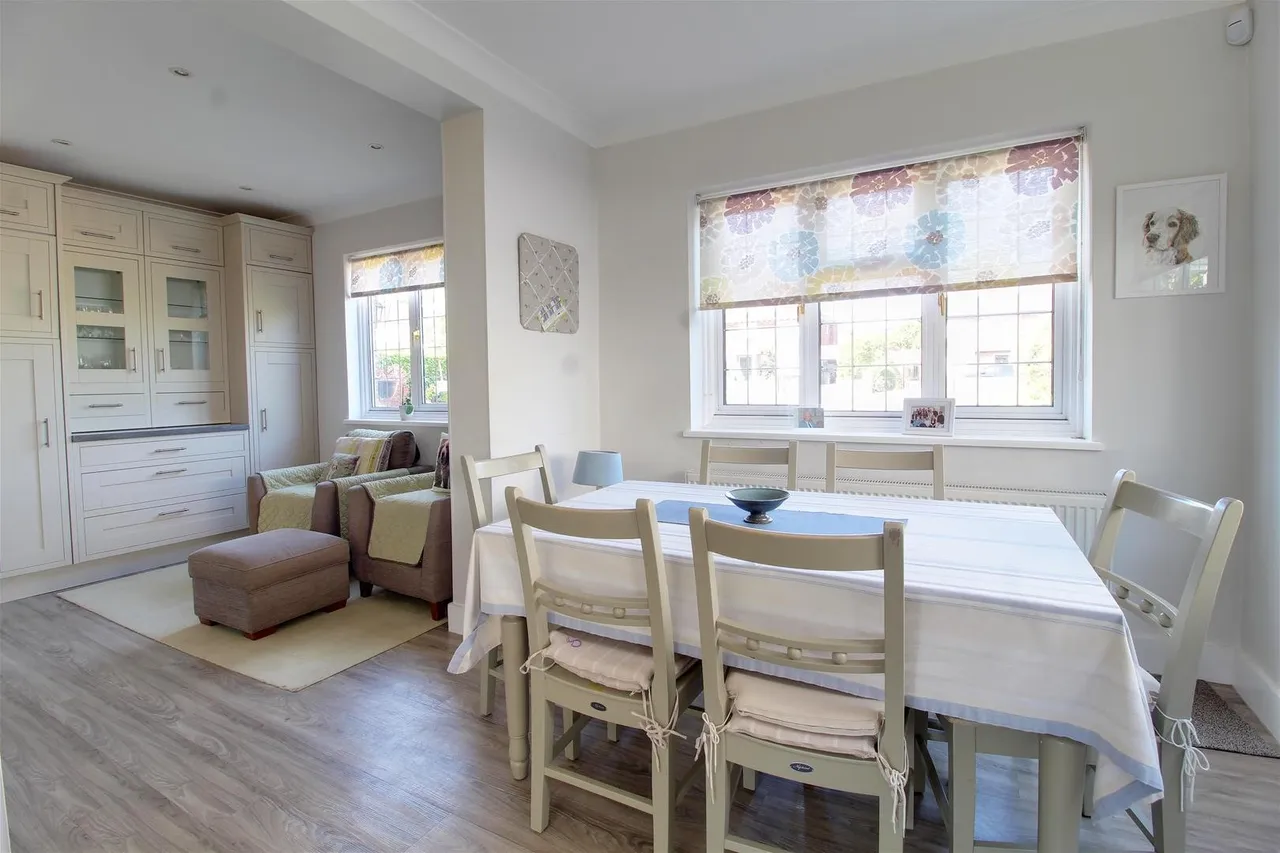 Mymms Drive, Brookmans Park AL9 7AF, photo 22