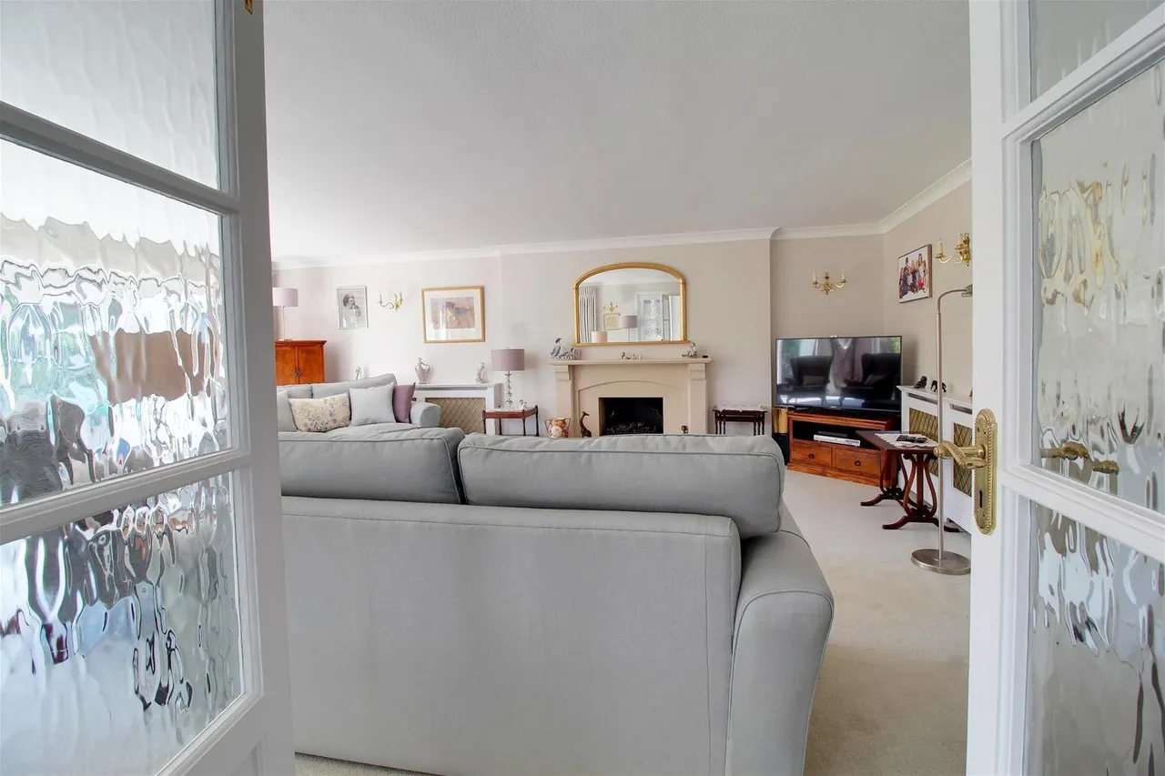 Mymms Drive, Brookmans Park AL9 7AF, photo 18