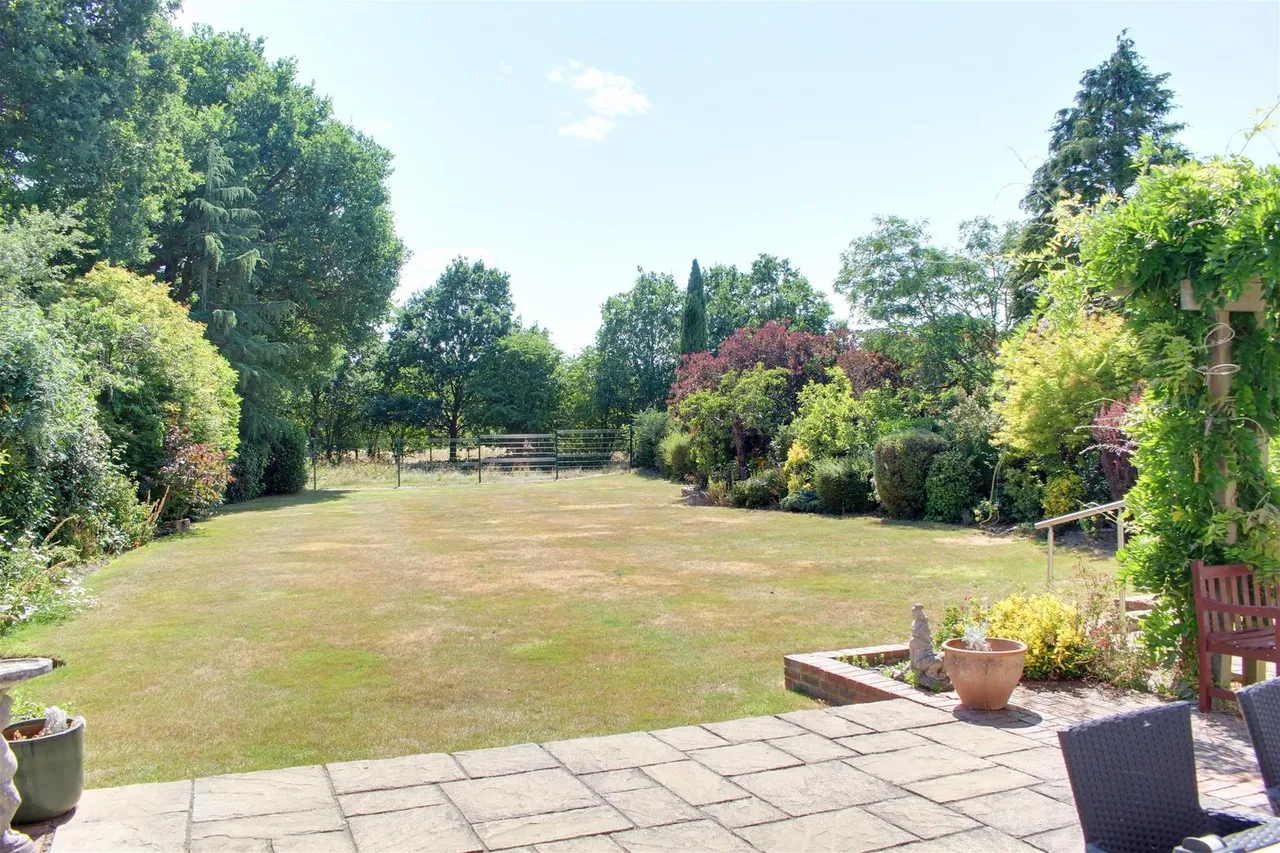 Mymms Drive, Brookmans Park AL9 7AF, photo 13